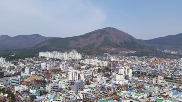 鎮海駅やロマンス橋がある北西方面の風景